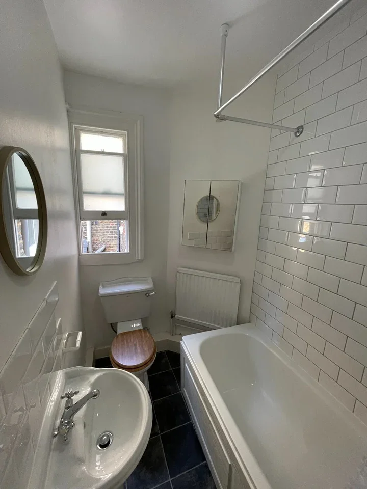 Flat Hackford Road in Greater London