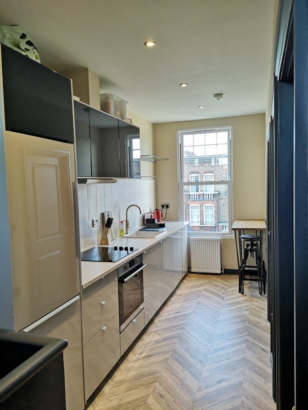 Room Ingelow Road in Greater London