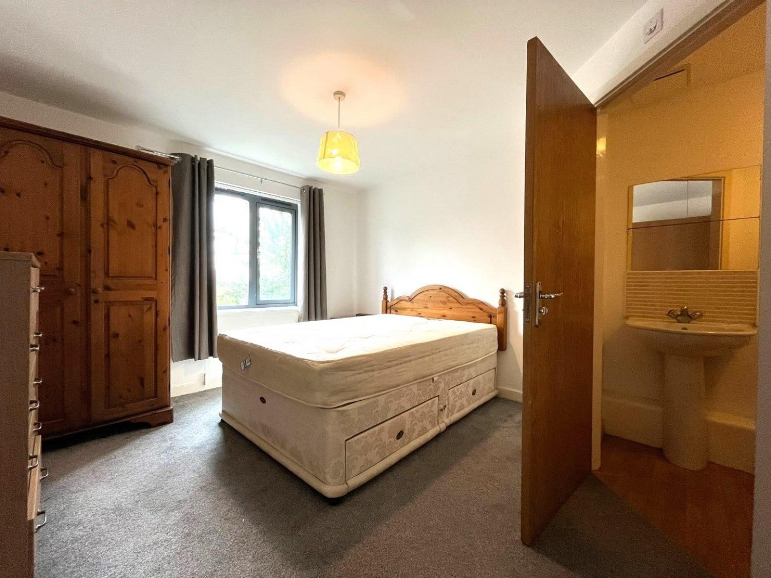 Flat Ellerby Road in Leeds