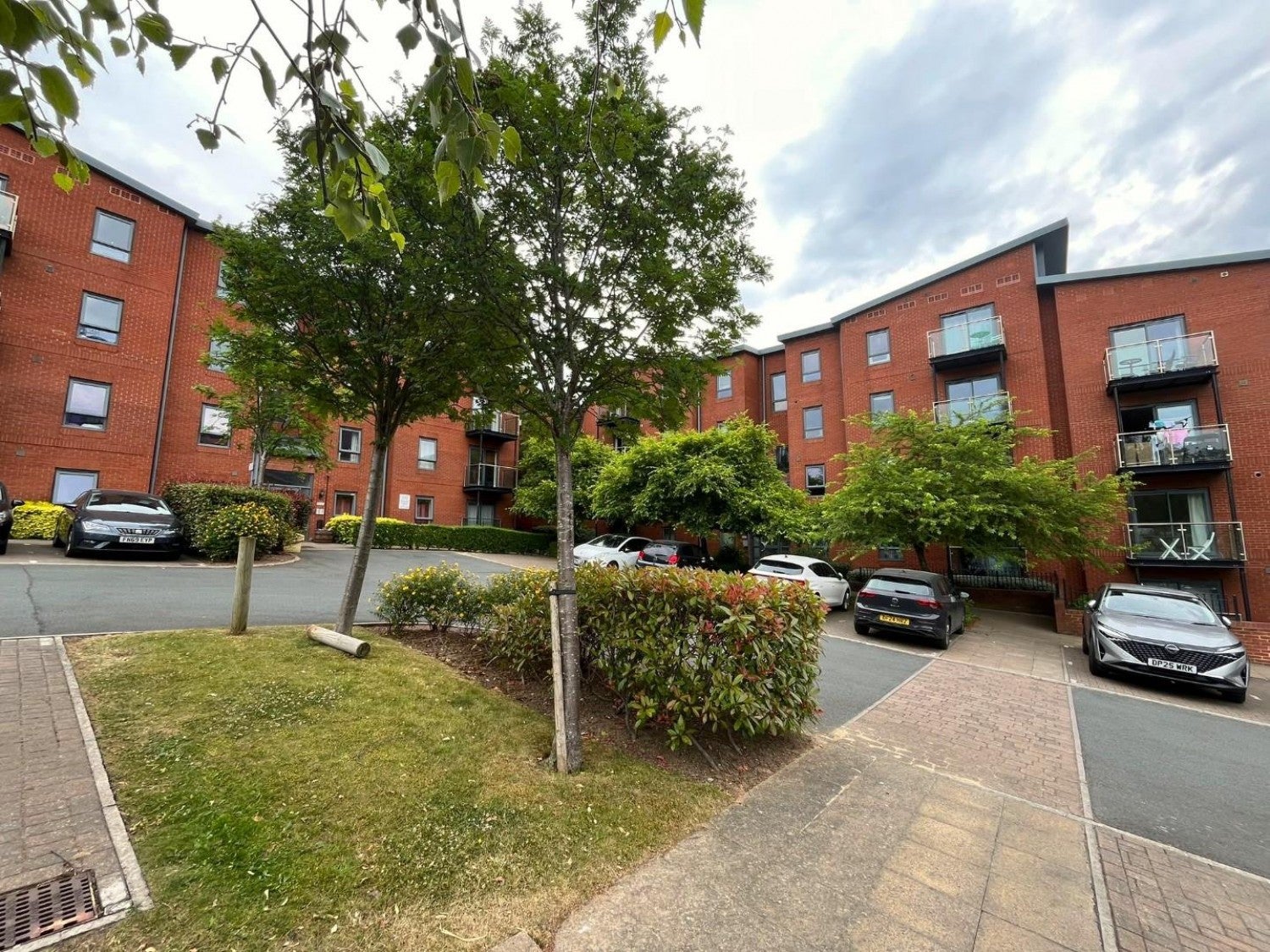 Flat Ellerby Road in Leeds