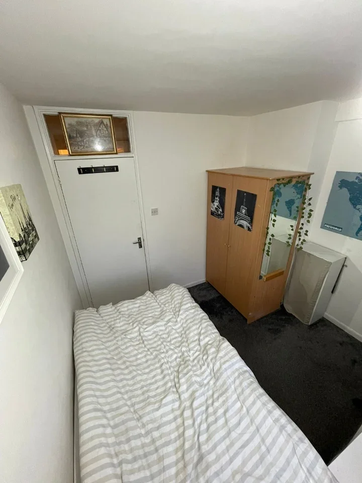 Room Rotherhithe New Road in Greater London
