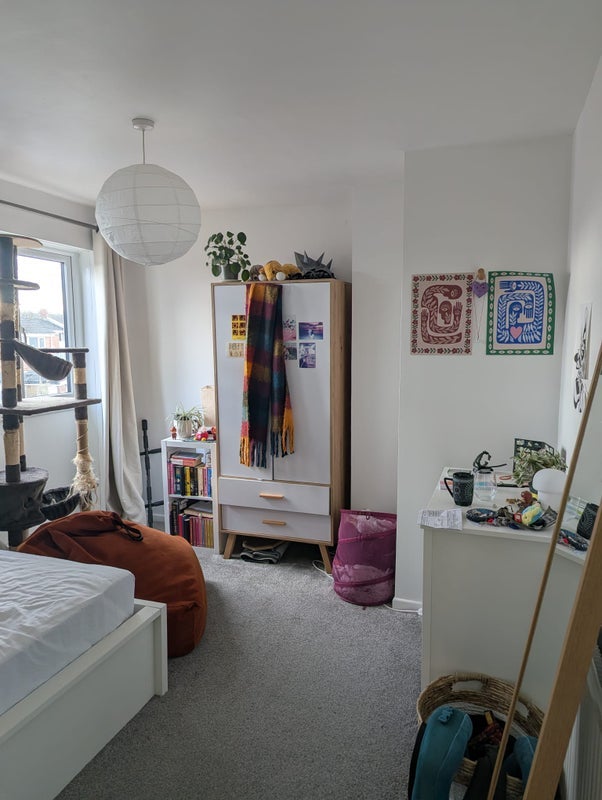 Room Birch Road in Cardiff
