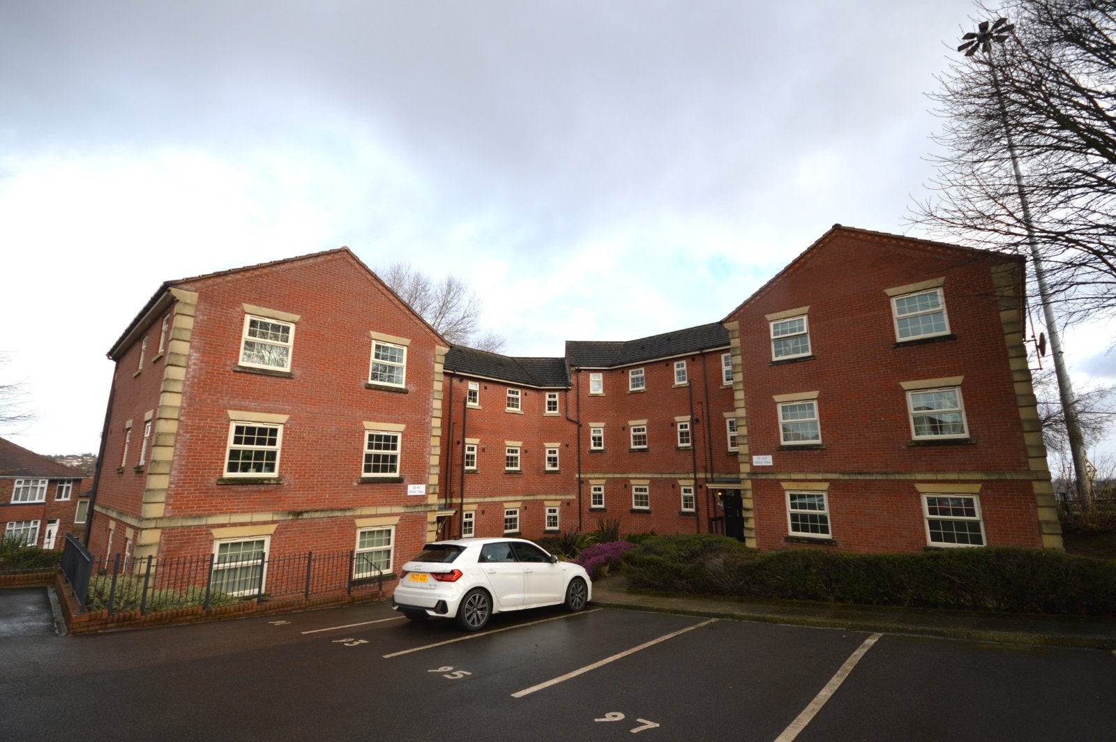 Flat Crossland Drive in Sheffield