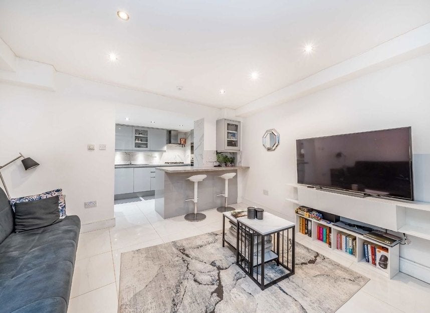 Flat Quex Road in Greater London