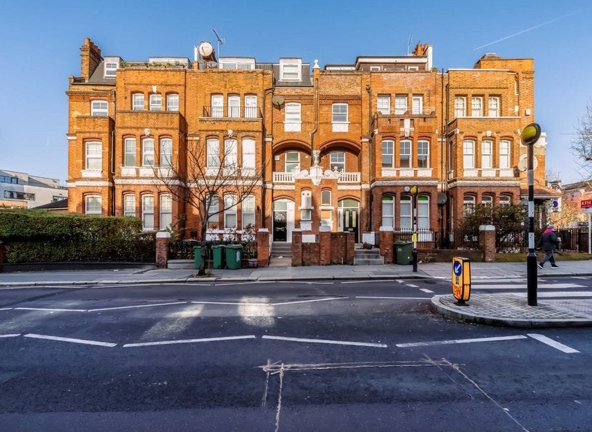 Flat Quex Road in Greater London