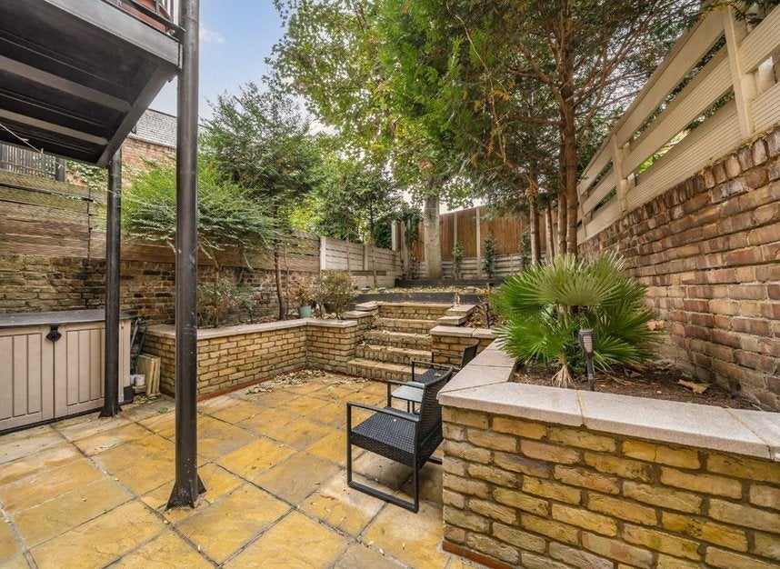 Flat Quex Road in Greater London