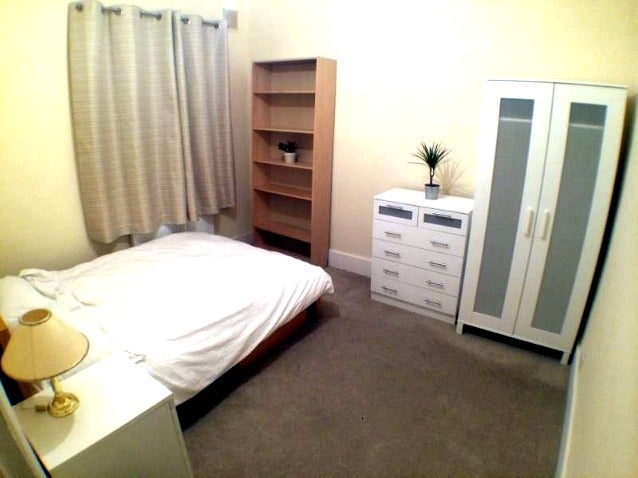 Room Strone Road in Greater London