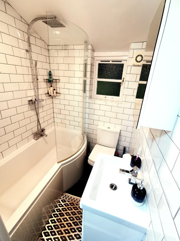 Room Strone Road in Greater London