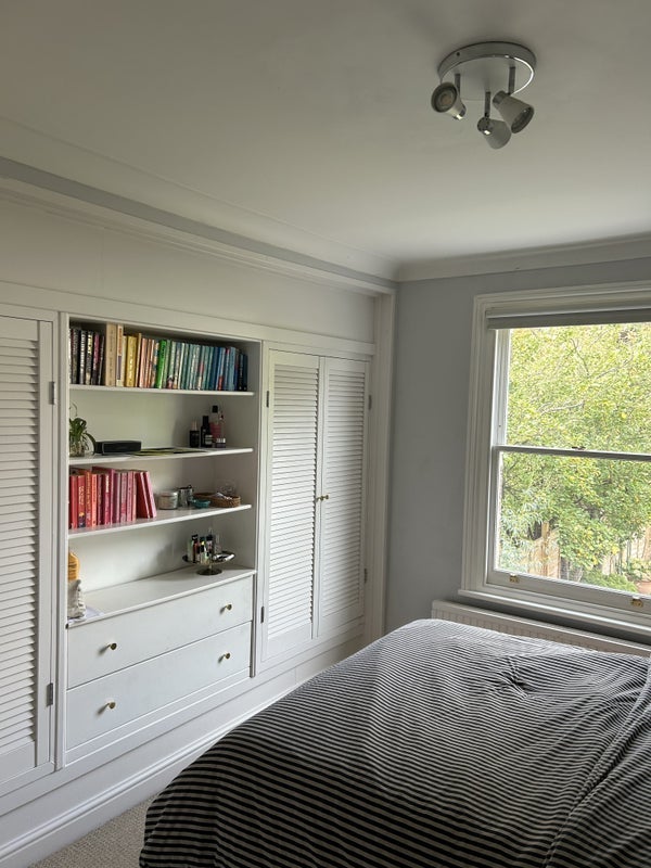 Room Hopton Road in Greater London