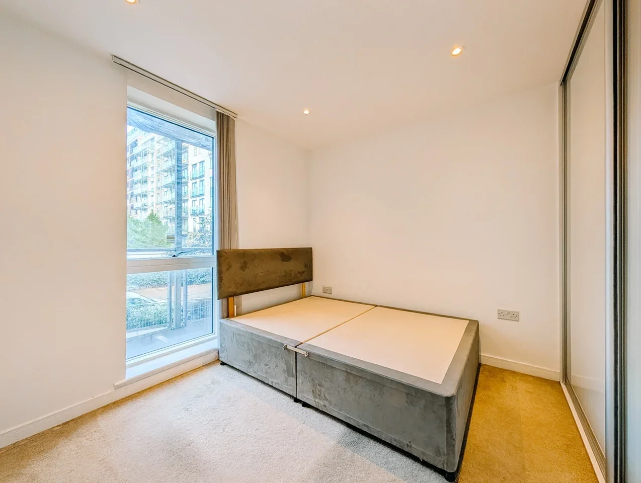 Flat Voysey Square in Greater London
