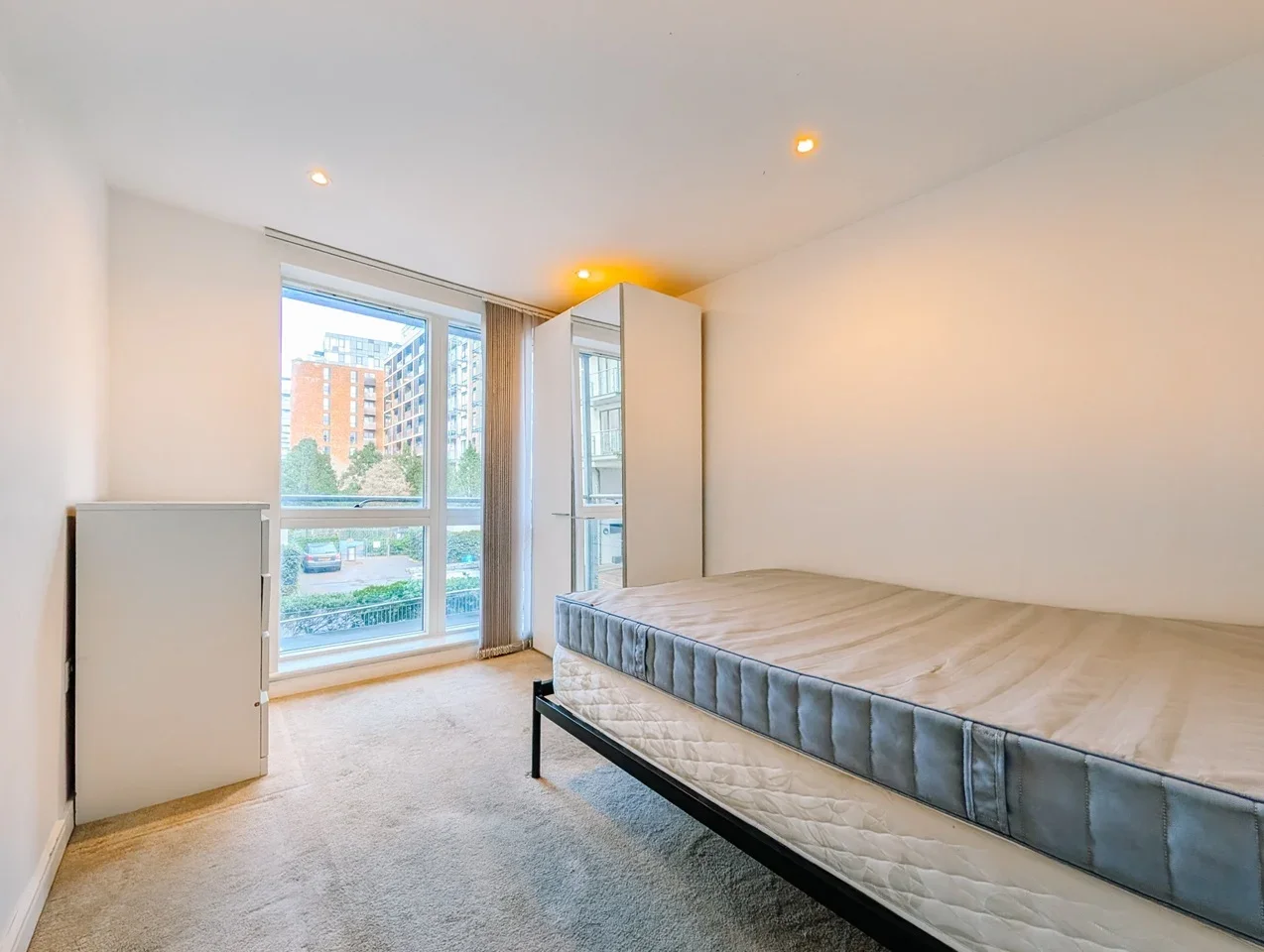 Flat Voysey Square in Greater London