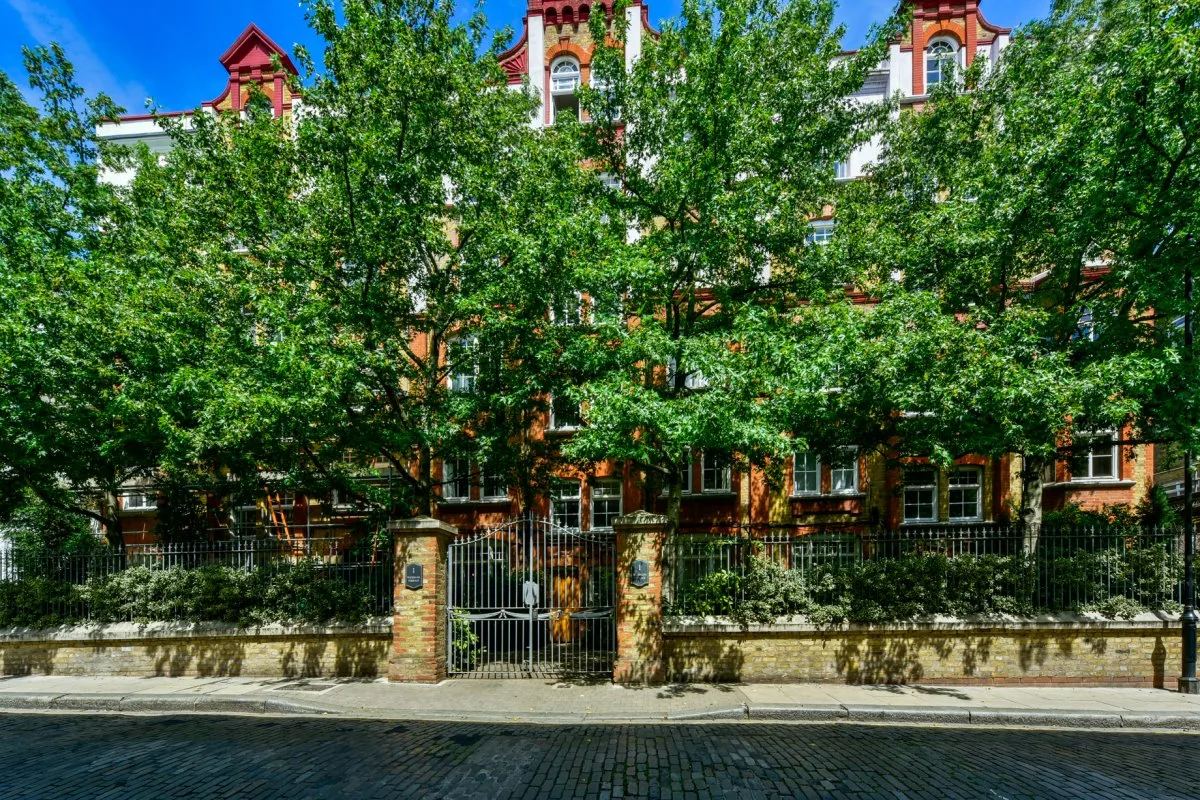 Flat Waterloo Terrace in Greater London