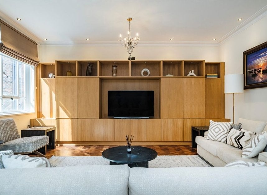Flat Grosvenor Square in City of Westminster