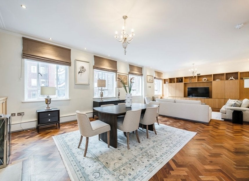 Flat Grosvenor Square in City of Westminster