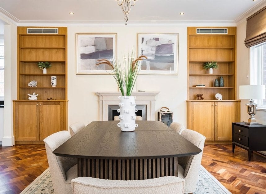Flat Grosvenor Square in City of Westminster