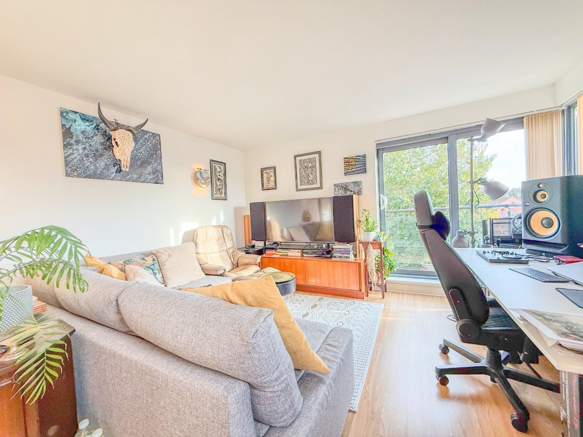 Flat Hotwell Road in Bristol