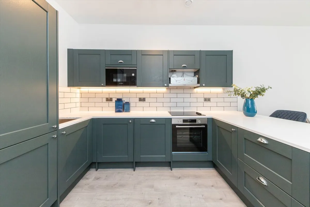 Flat Rosemont Road in Greater London