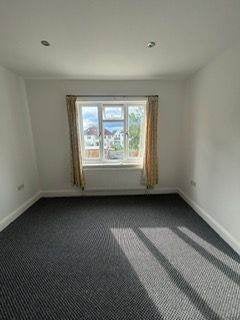 Room Carolina Road in Greater London
