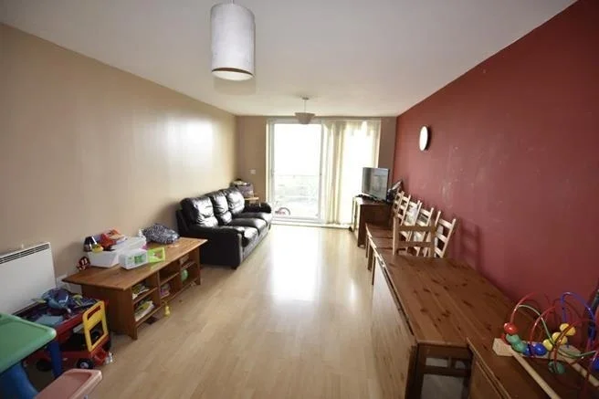 Flat Bedfont Lane in Greater London