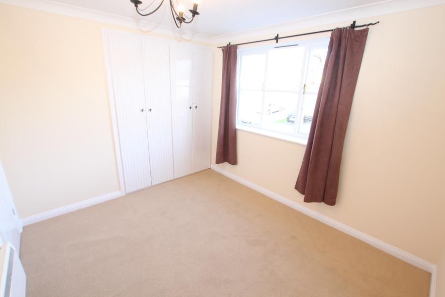 Flat Alexandra Gardens in Woking