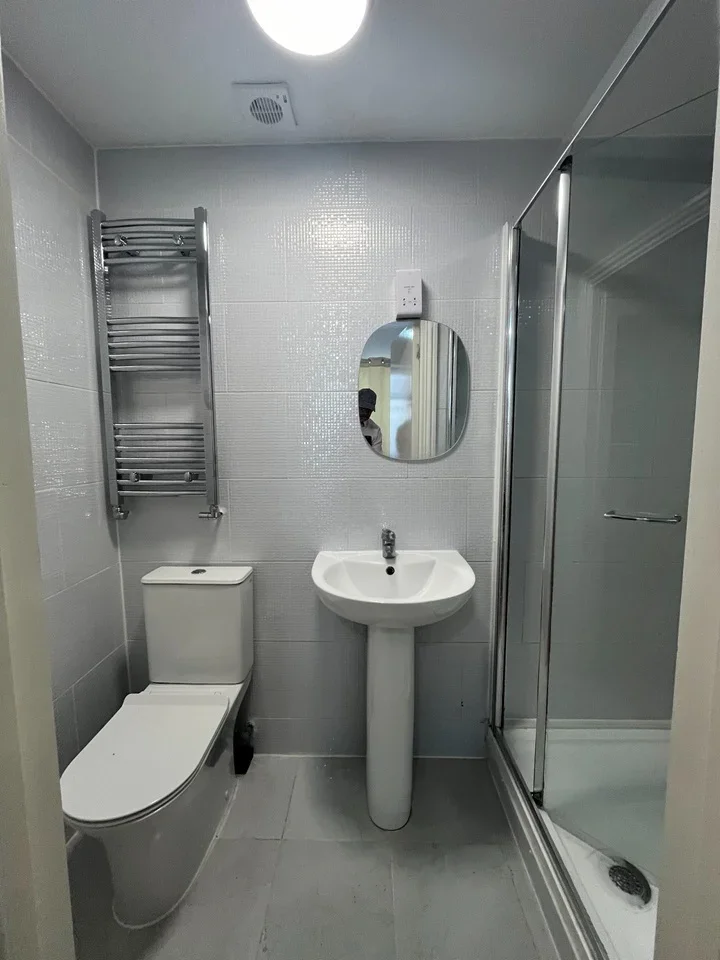 Room Chaffinch Avenue in Greater London