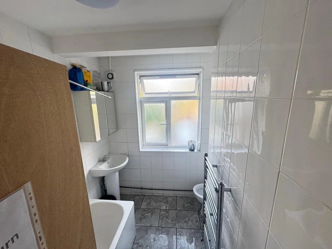 Room Ilford Lane in Greater London