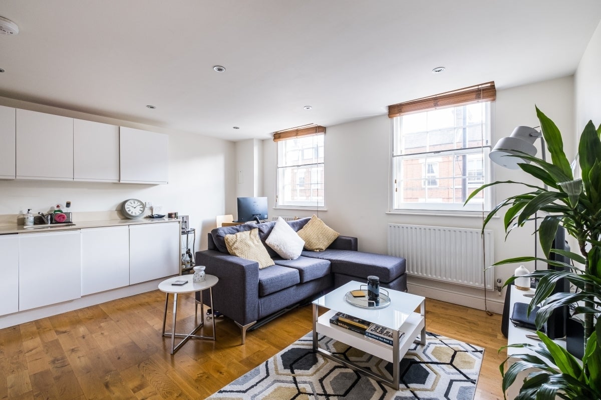 Flat Upper Street in Greater London