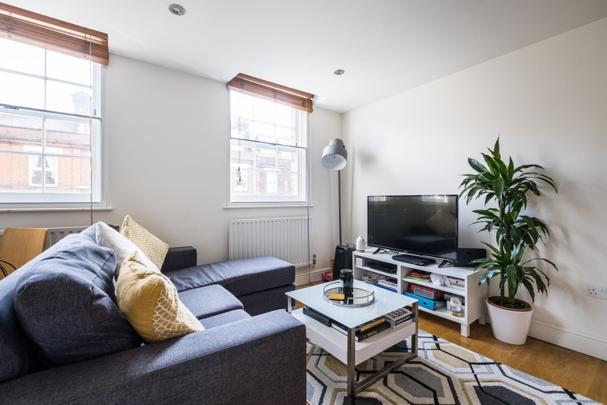 Flat Upper Street in Greater London
