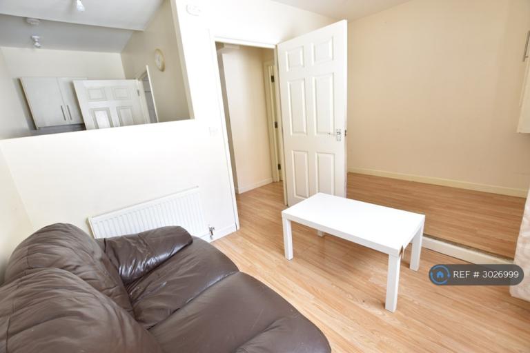 Flat Moulton Rise in Luton