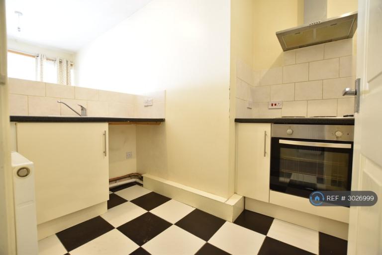 Flat Moulton Rise in Luton