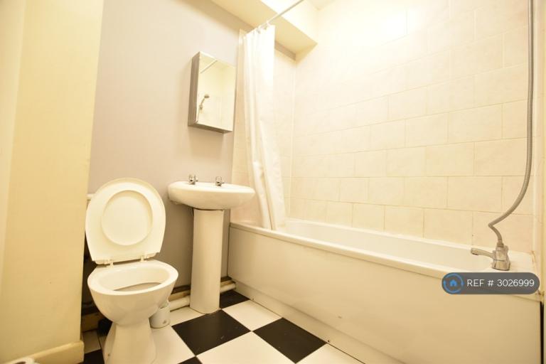 Flat Moulton Rise in Luton