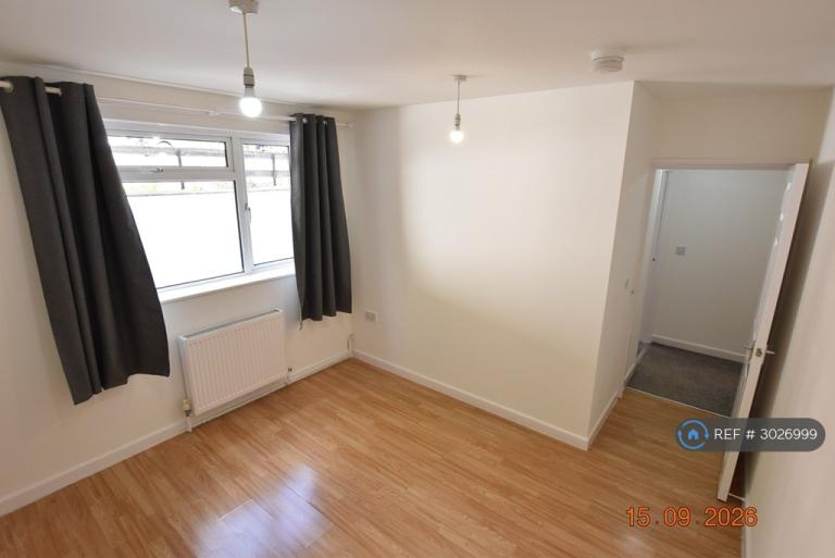 Flat Moulton Rise in Luton