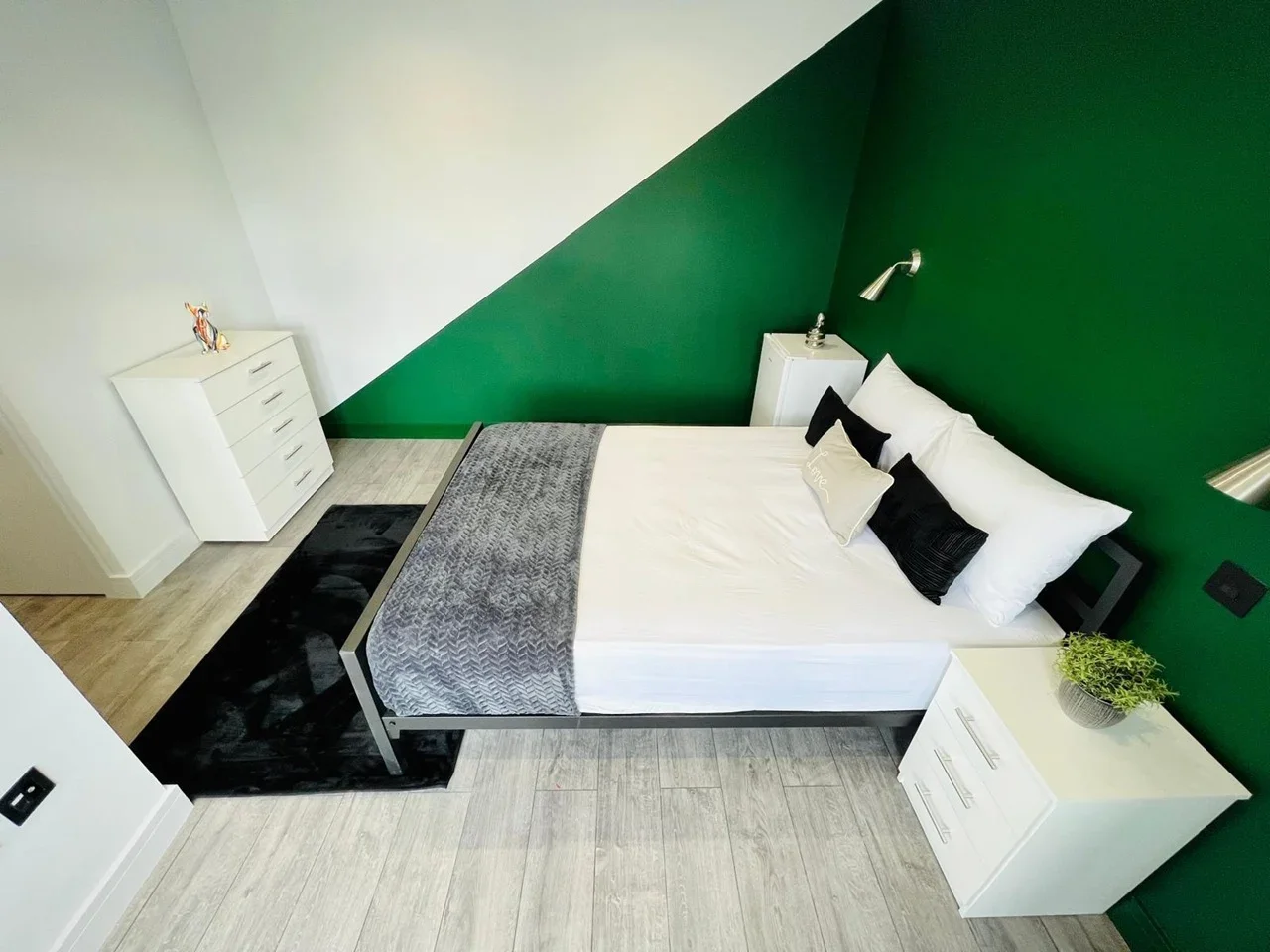 Room Farmhouse Road in Greater London