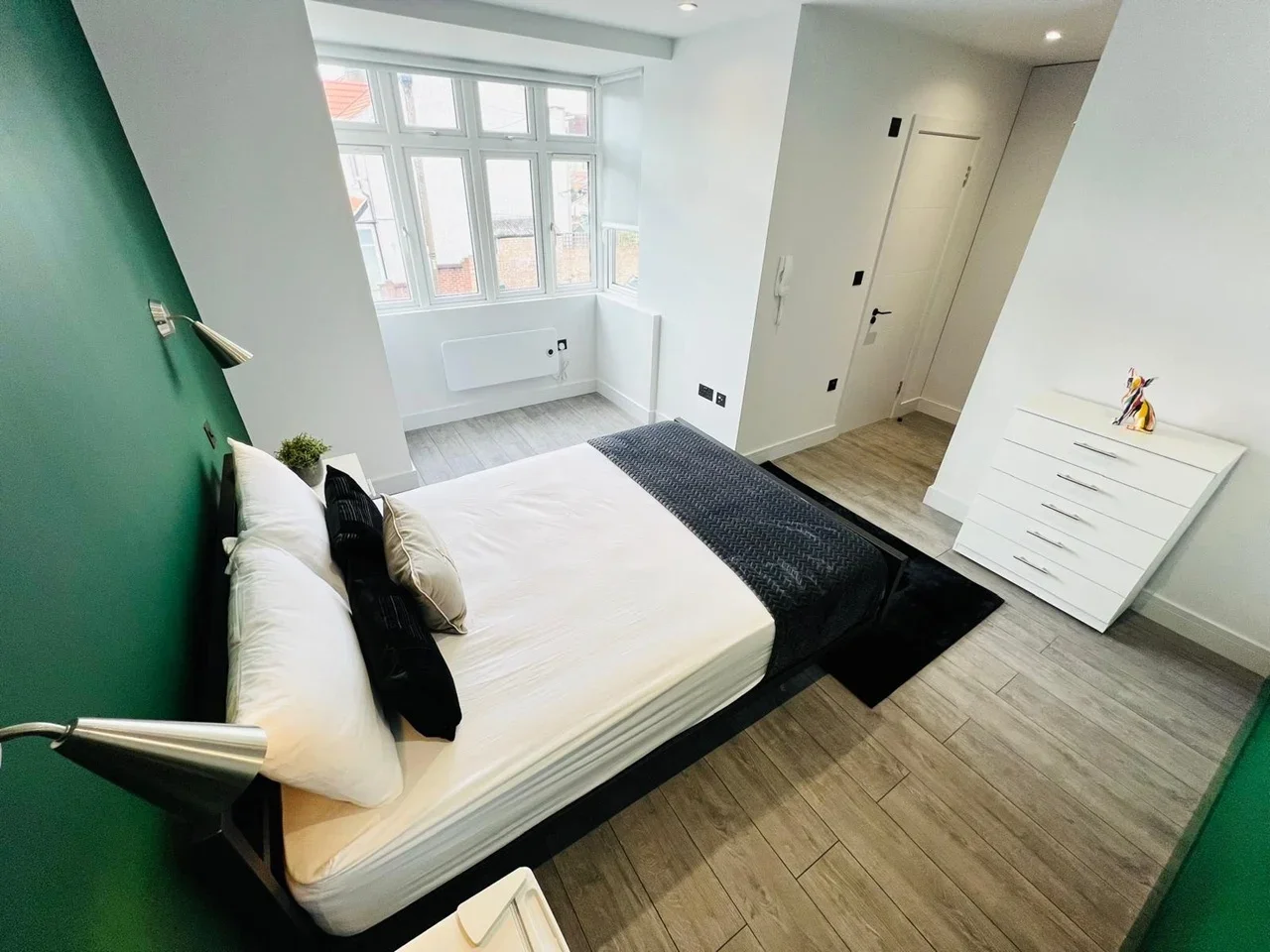 Room Farmhouse Road in Greater London