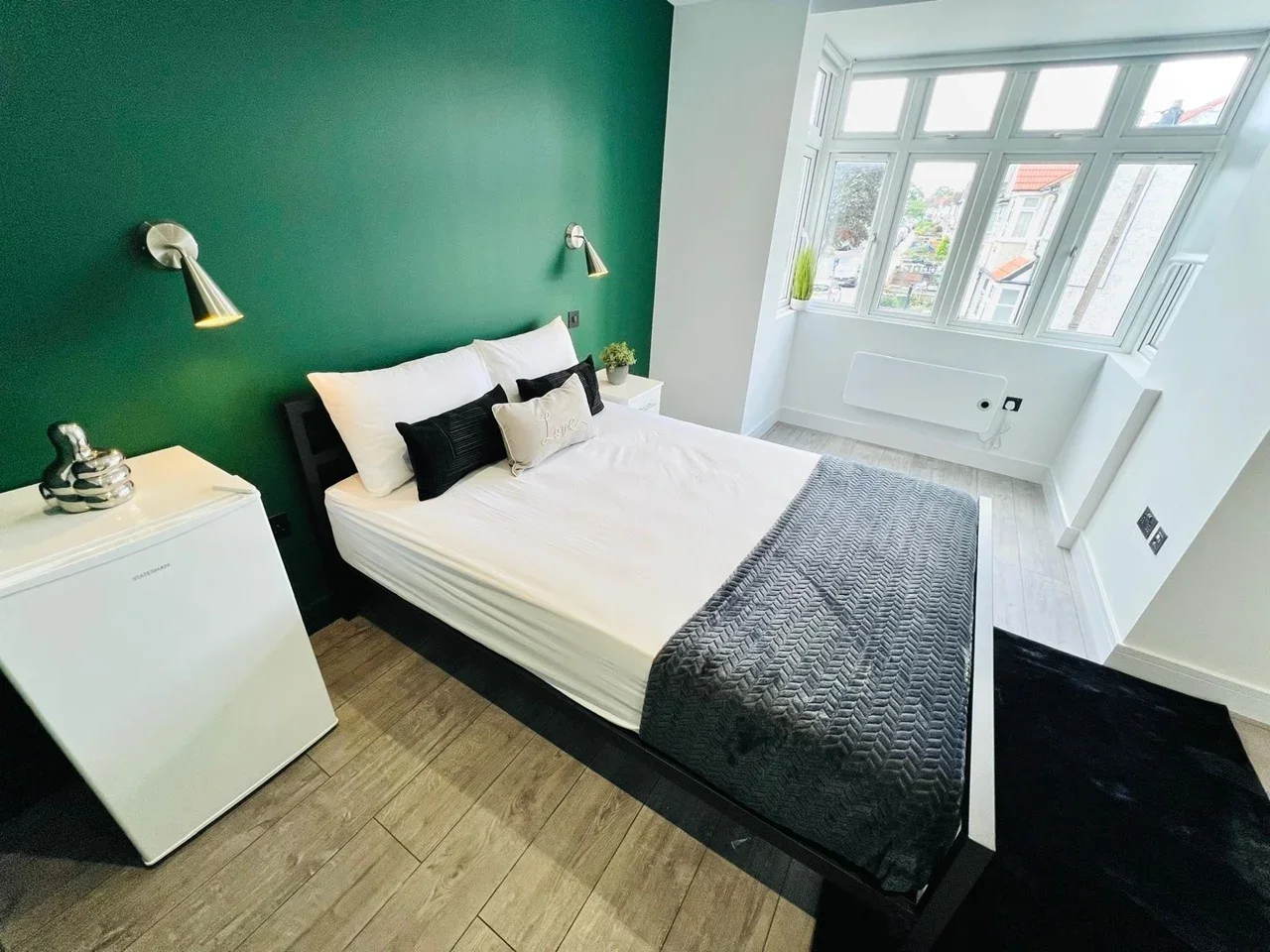 Room Farmhouse Road in Greater London