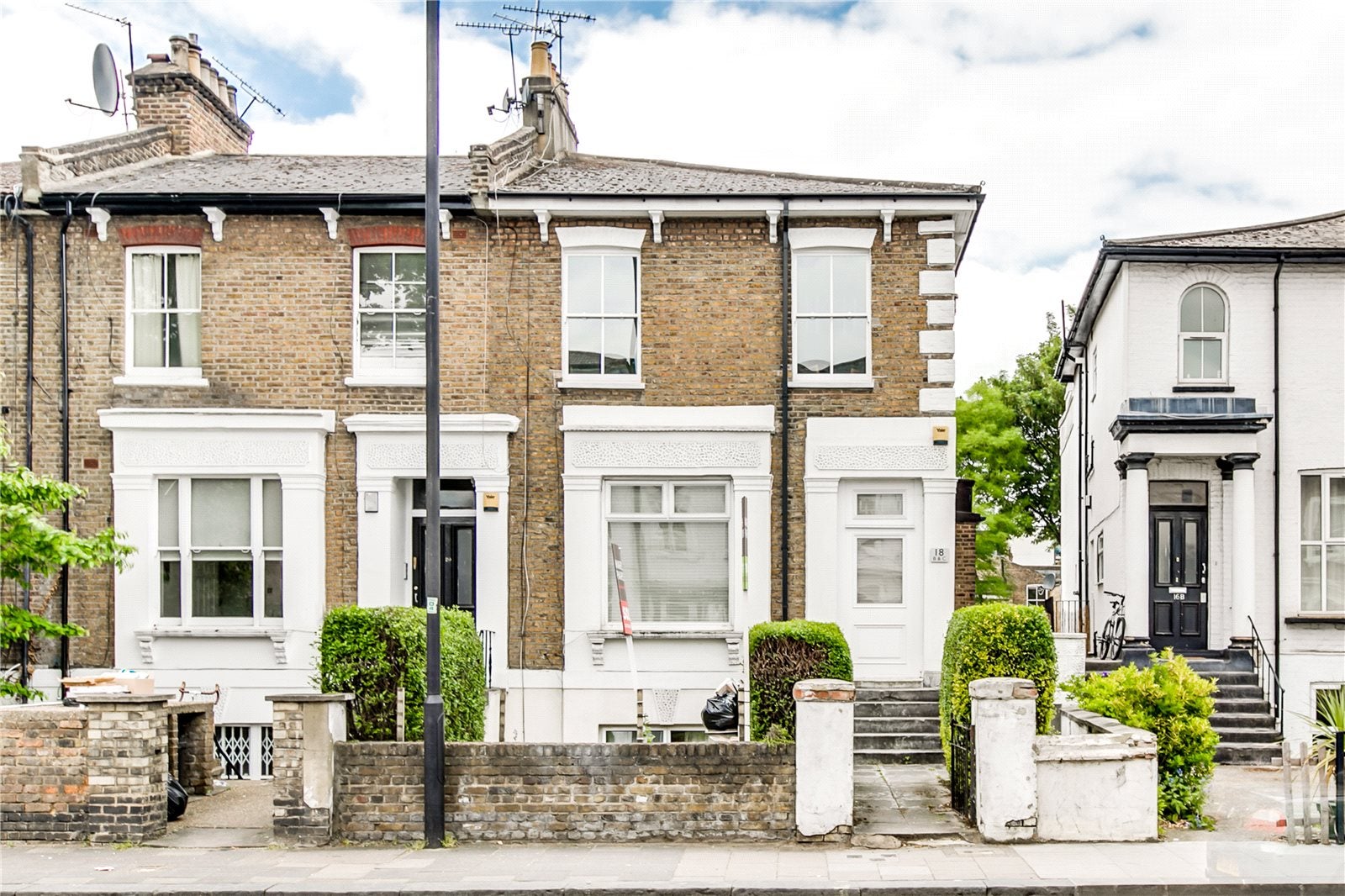Flat Askew Road in Greater London