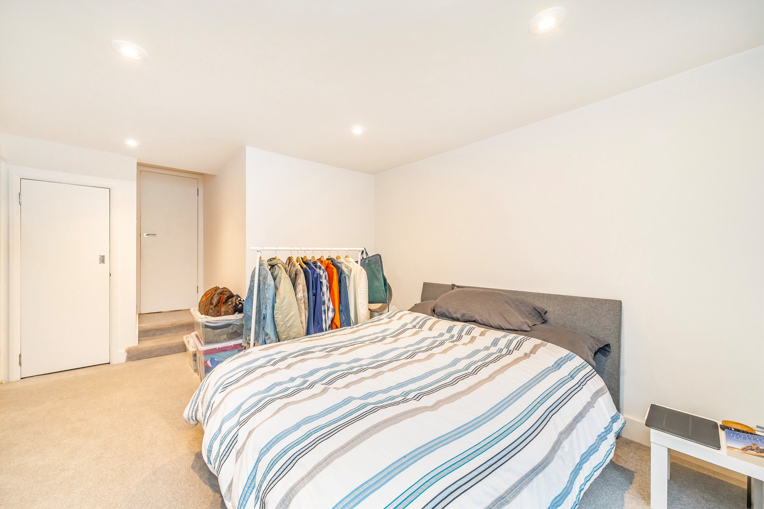 Flat Askew Road in Greater London