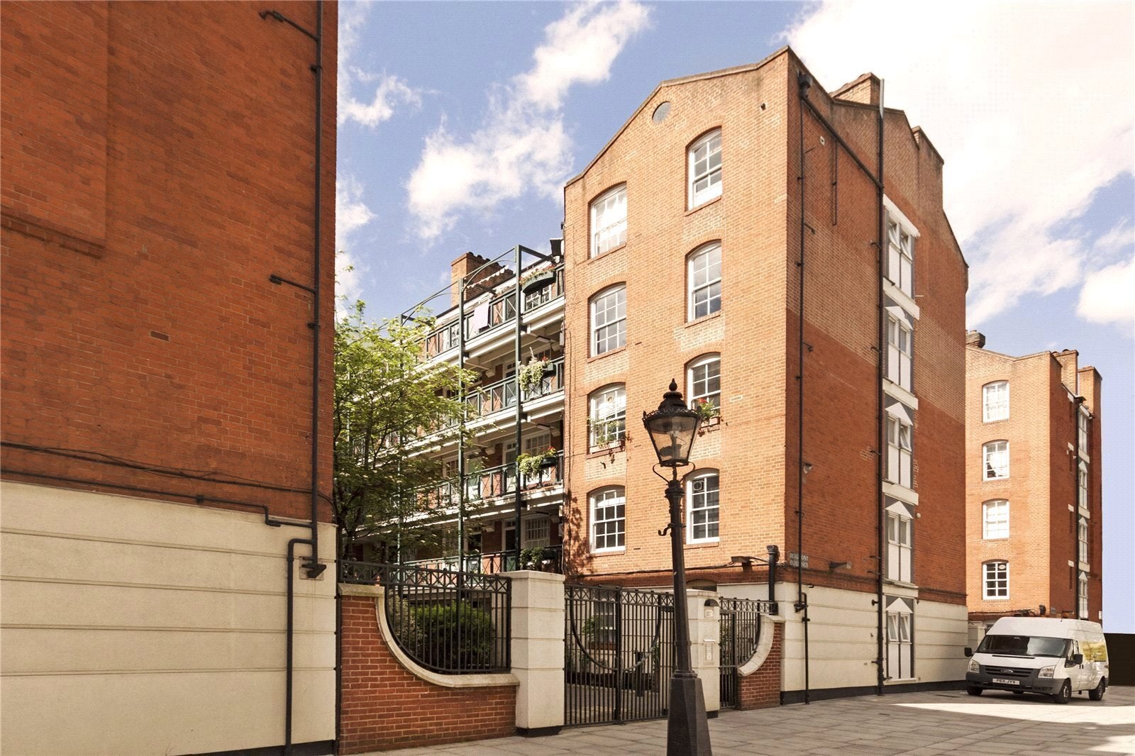 Flat Martlett Court in City of Westminster