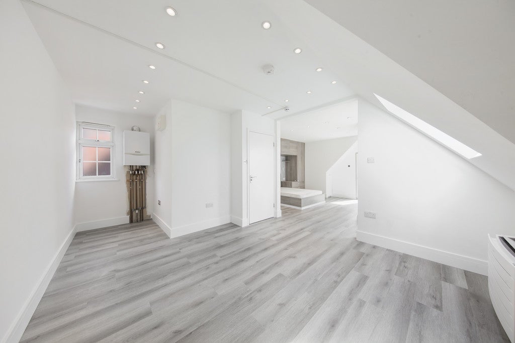 Flat Golders Green Road in Greater London