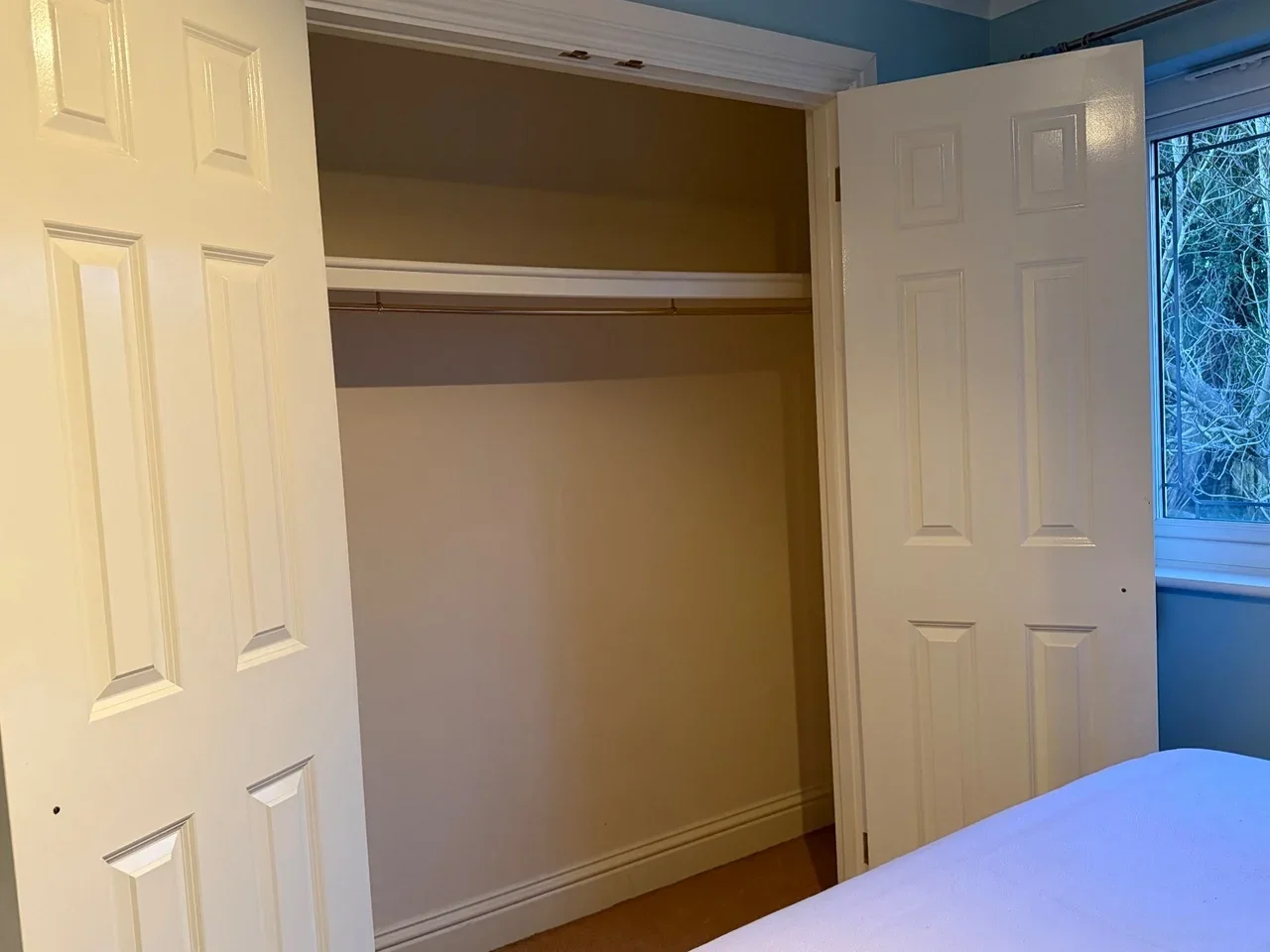 Room Hull Close in Broxbourne