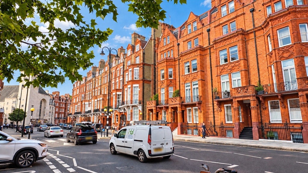 Flat Pont Street in Greater London
