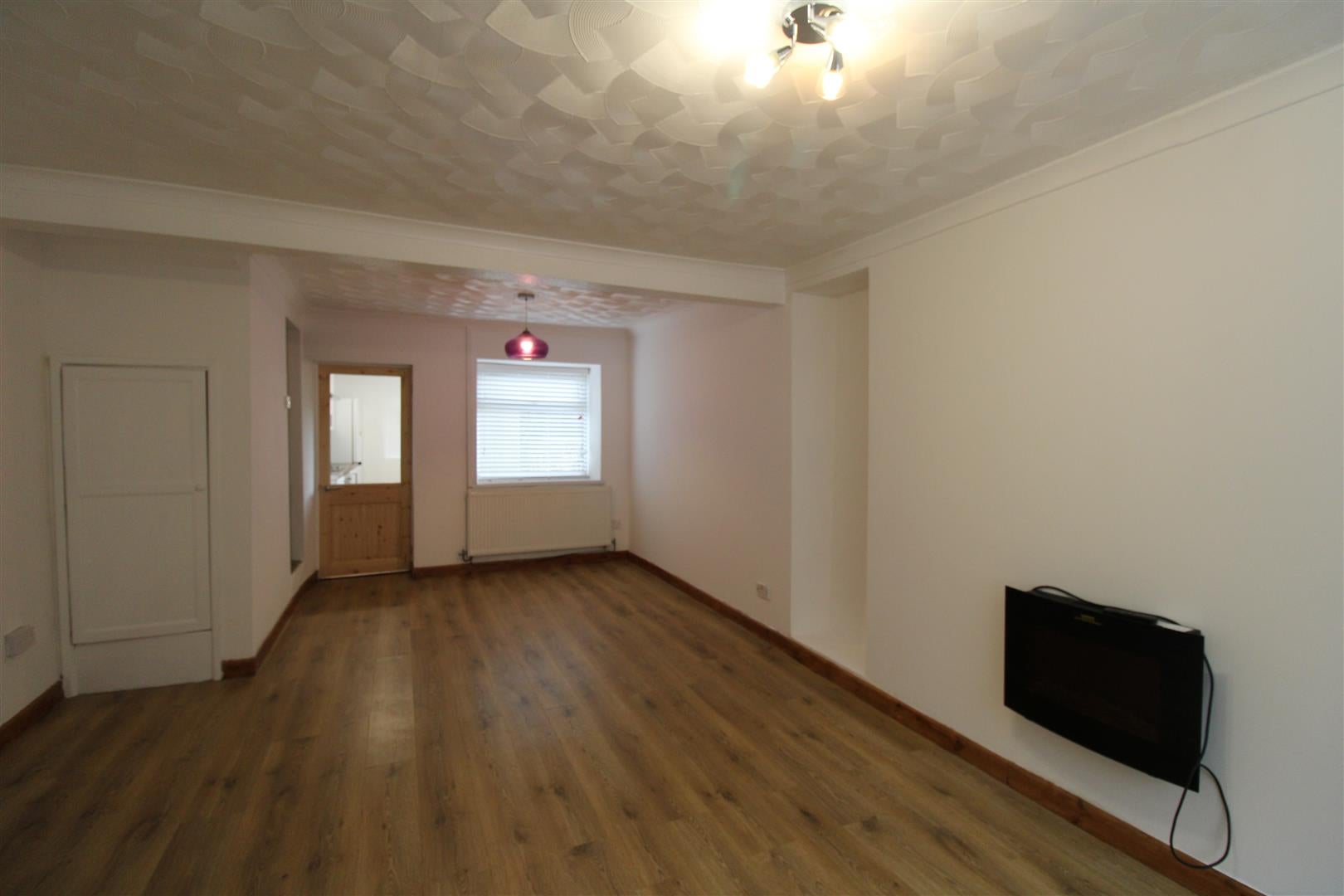 Flat Hopkinstown Road in Pontypridd