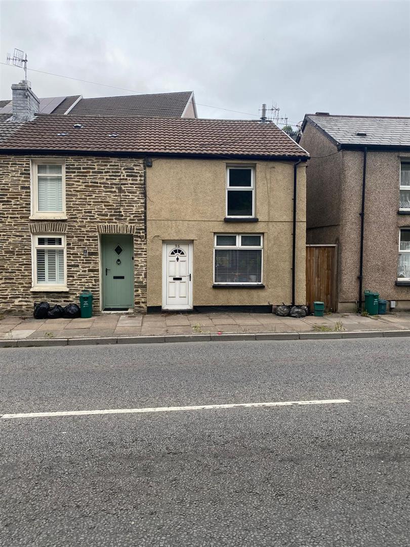 Flat Hopkinstown Road in Pontypridd