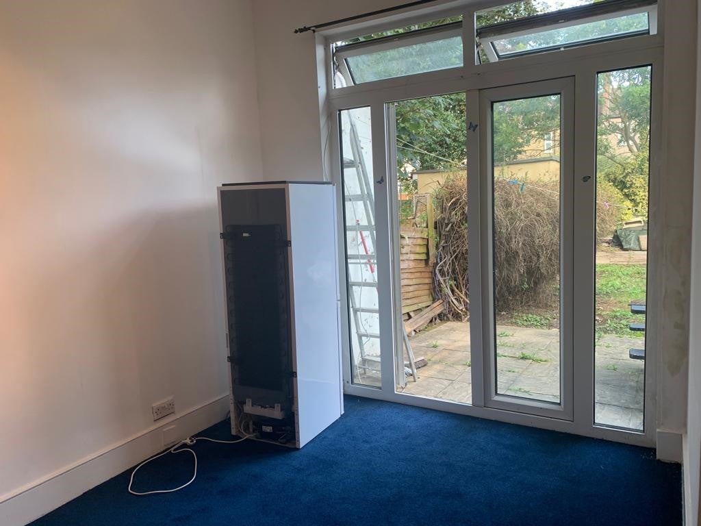 Flat Colenso Road in Greater London