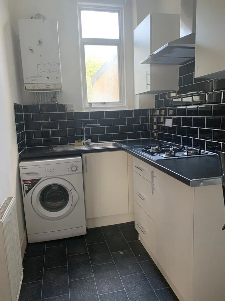 Flat Colenso Road in Greater London