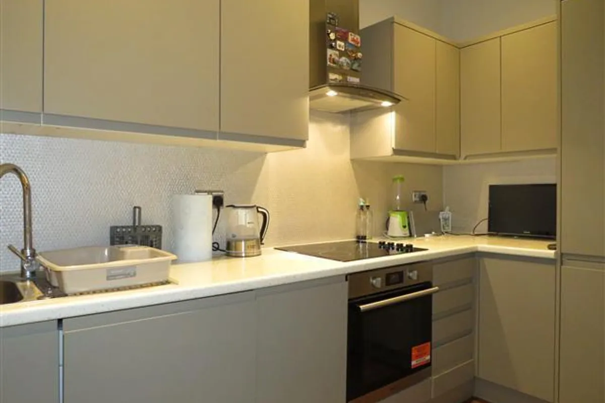 Flat Hazelwick Avenue in Crawley