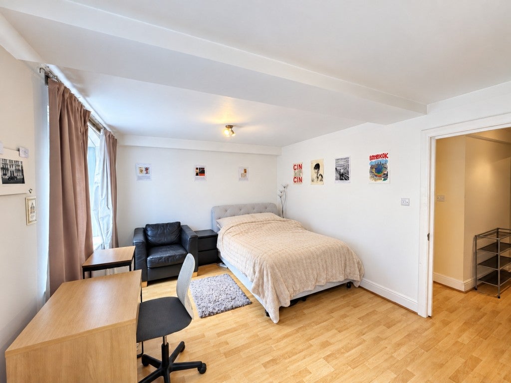 Flat Lisson Grove in City of Westminster