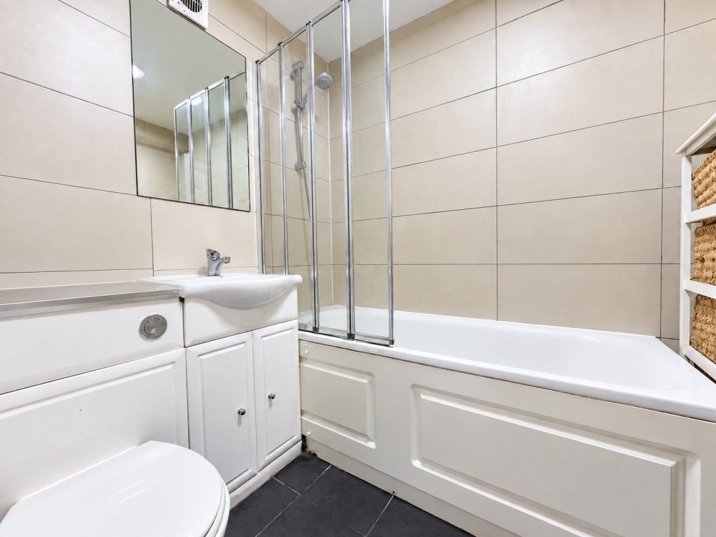 Flat Lisson Grove in City of Westminster