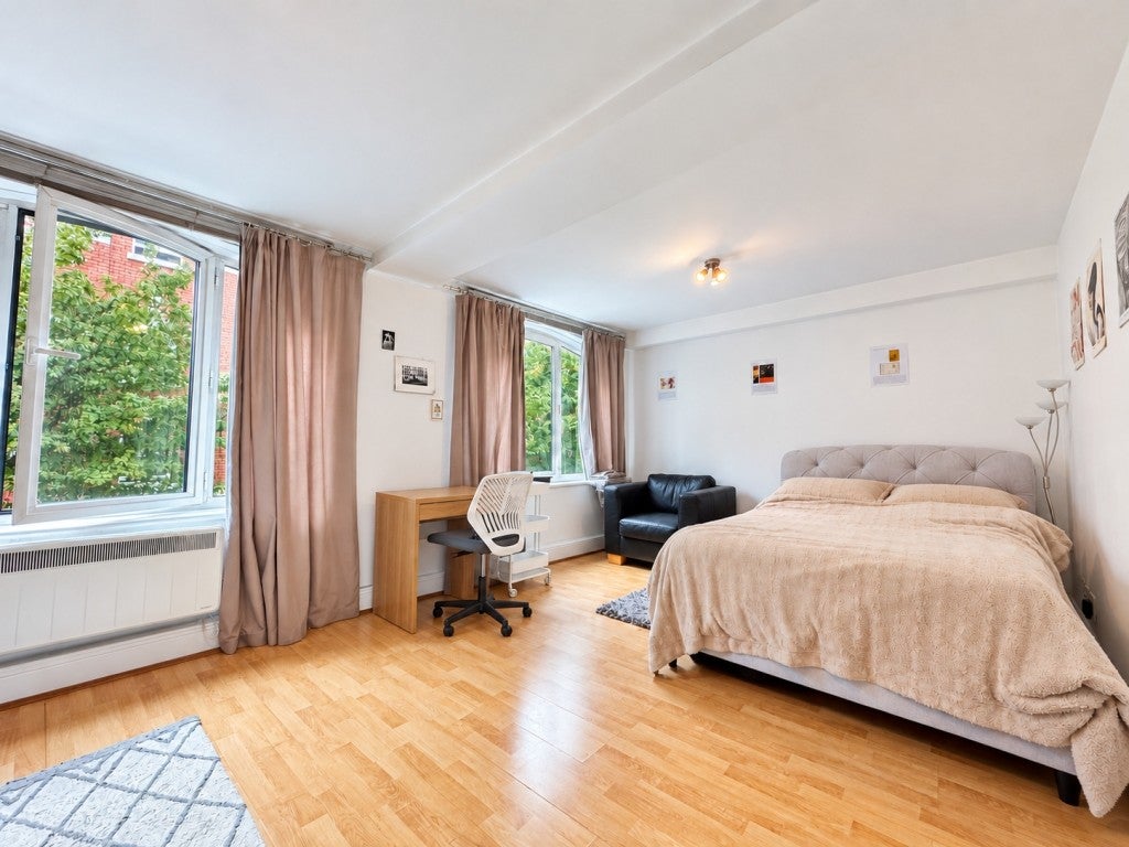 Flat Lisson Grove in City of Westminster
