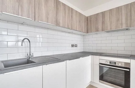 Flat Kingston Road in Staines-Upon-Thames